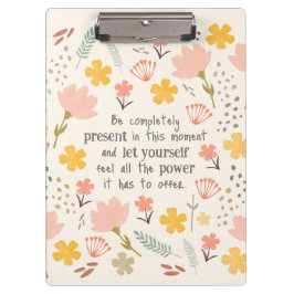 Im Moment präsent sein - inspirierende Worte Klemmbrett