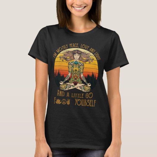 I'm Mostly Peace Love And Light Funny Yoga Tattoo T-Shirt (Vorderseite)