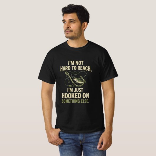 Im Not Hard To Reach Just Hooked On Fishing T-Shirt (Vorne ganz)