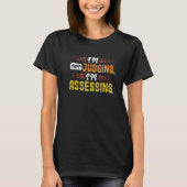 I'm Not Judging, I'm Assessing. A Funny Social Wor T-Shirt (Vorderseite)