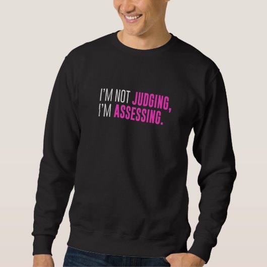 I'm Not Judging I'm Assessing Funny Sarcasm Premiu Sweatshirt (Vorderseite)