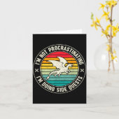 I'm Not Procrastinating I'm Doing Side Quests Drag Karte (Gelbe Blume)