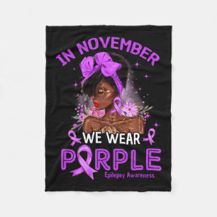Im November tragen wir Lila schwarze Frauen Epilep Fleecedecke