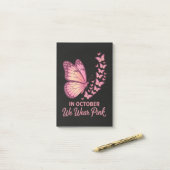 Im Oktober Pink Breast Butterfly Post-it Klebezettel (Auf Schreibtisch)