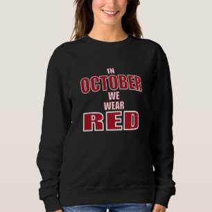 Im Oktober tragen wir den roten Phileball-Playoff- Sweatshirt