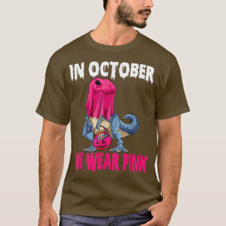 Im Oktober tragen wir ein pinkfarbenes Brustkrebsb T-Shirt