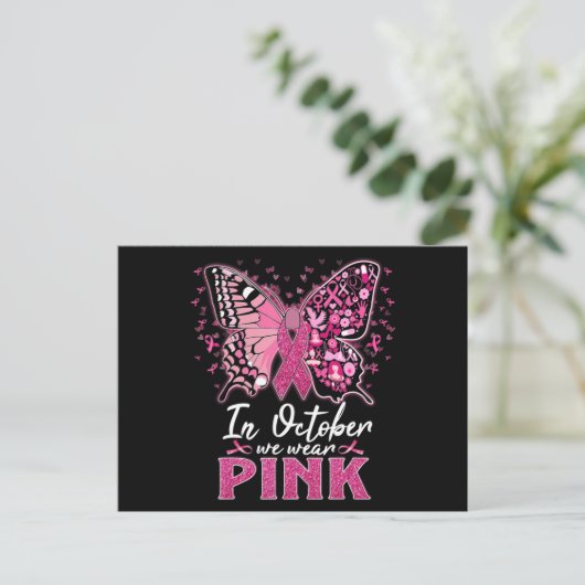 Im Oktober tragen wir Pink Butterfly Breastkrebs A Postkarte (Stehend Vorderseite)