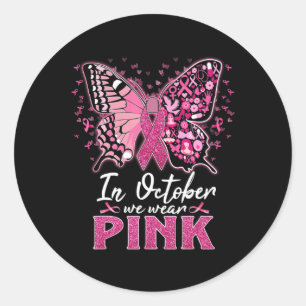 Im Oktober tragen wir Pink Butterfly Breastkrebs A Runder Aufkleber
