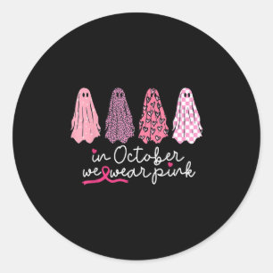 Im Oktober tragen wir Pink Ghost Boo Halloween Bru Runder Aufkleber