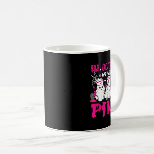 Im Oktober tragen wir Pink Nurse Ghost Halloween B Kaffeetasse (VorderseiteRechts)