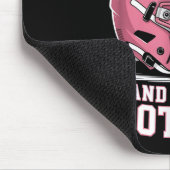 Im Oktober tragen wir Pink und Watch Football Helm Mousepad (Ecke)