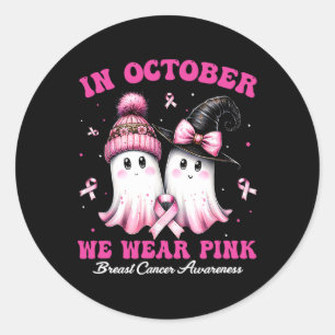 Im Oktober tragen wir rosa Brustkrebs Halloween Gh Runder Aufkleber