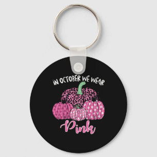 Im Oktober tragen wir rosa Halloween Breastkrebs A Schlüsselanhänger