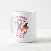 Im Oktober tragen wir rosa Halloween-Brustkrebs Kaffeetasse (Vorderseite Links)