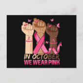 Im Oktober tragen wir rosa Hand Ribbon Brustkrebs Postkarte (Vorderseite)