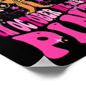 Im Oktober tragen wir rosa schwarze Frauen Brustkr Poster (Ecke)