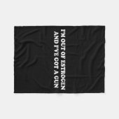 I'm Out Of Estrogen And I've Got A Gun Funny Menop Fleecedecke (Vorderseite (Horizontal))