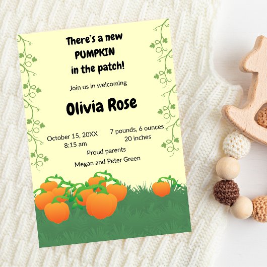 Im Pflaster ist ein neuer Kürbis Einladung