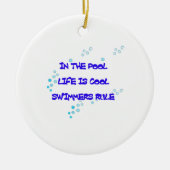 Im Pool ist das Leben cool Keramik Ornament (Vorne)