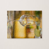 Im Restaurant wird Weißwein aus der Flasche gegoss Puzzle (Horizontal)