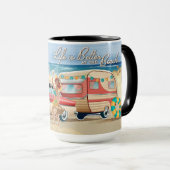 Im Retro Camper am Strand ist das Leben besser Tasse (VorderseiteRechts)