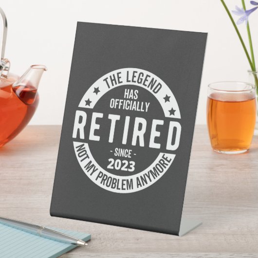 im Ruhestand 2023 Sockelschild (In Situ)