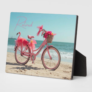 Im Ruhestand stehendes süßes rosa Flamingo-Fahrrad Fotoplatte