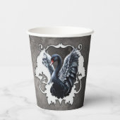 Im Schatten der Eleganz: Ein schwarzer Schwan. Pappbecher (Rückseite)