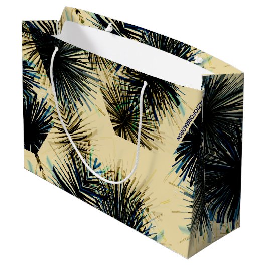 Im Schatten der Farbe Beige Große Geschenktüte (Rückseite Schrägansicht)