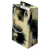 Im Schatten der Farbe Beige Kleine Geschenktüte (Rückseite Schrägansicht)