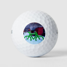 Im Schnee stecken Golfball