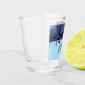 Im Schnee stecken Schnapsglas (Links)
