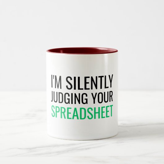 I'm Silently Judging Your Spreadsheet Zweifarbige Tasse (Mittel)