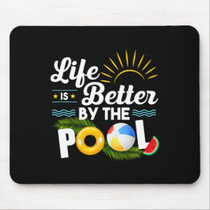 Im Sommer der Sommerferien am Pool ist das Leben b Mousepad
