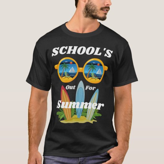 Im Sommer und T - Shirt an der Strandpromenade gib (Vorderseite)