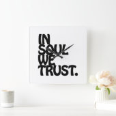 Im Soul vertrauen wir. Quadratische Wanduhr (Zuhause)