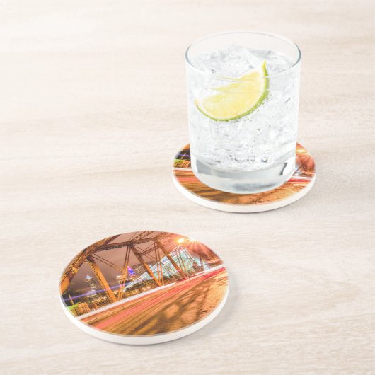 im Stadtzentrum gelegene Brücke Clevelands Ohio Sandstein Untersetzer (Seite)