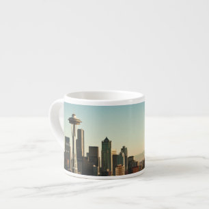 Im Stadtzentrum gelegene Seattle-Skyline und Espressotasse