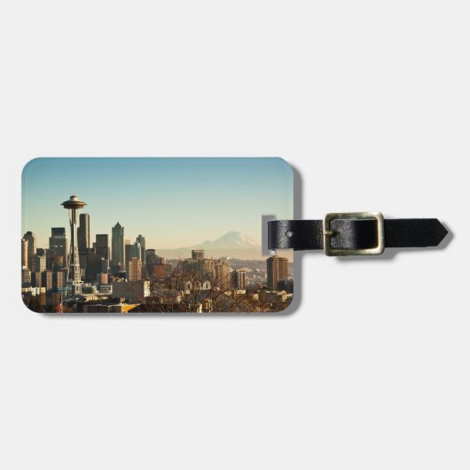 Im Stadtzentrum gelegene Seattle-Skyline und Gepäckanhänger (Vorderseite horizontal)