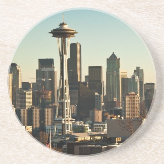 Im Stadtzentrum gelegene Seattle-Skyline und Untersetzer (Vorne)