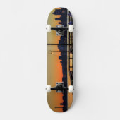 Im Stadtzentrum gelegene Skyline Seattles Skateboard (Vorderseite)