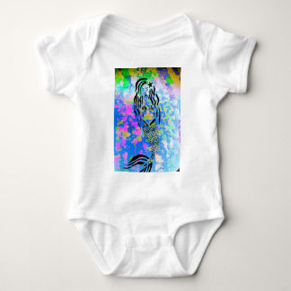 Im T-Shirt der urbanen Kunst im Meer Baby Strampler