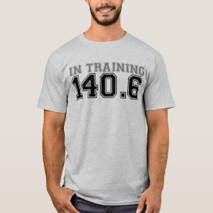 Im T-Stück des Trainings 140,6 T-Shirt
