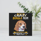 I'm The Crazy Beagle Mom Einladung (Stehend Vorderseite)
