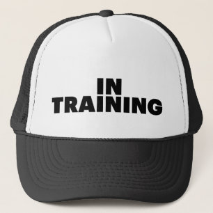 Im TRAININGS-Spaß-Sloganhut Truckerkappe
