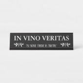 IM VINO VERITAS 'im Wein gibt es Wahrheit " Schreibtischnamensplakette (Vorderseite )