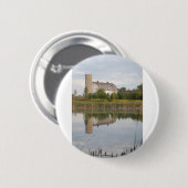 Im Wasser reflektierter Stall Button (Vorne & Hinten)
