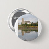 Im Wasser reflektierter Stall Button (Vorne & Hinten)