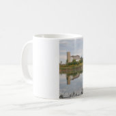 Im Wasser reflektierter Stall Kaffeetasse (Vorderseite Links)