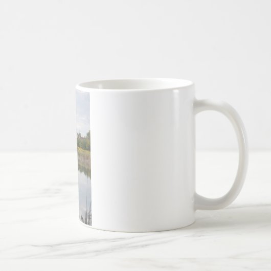 Im Wasser reflektierter Stall Kaffeetasse (Rechts)